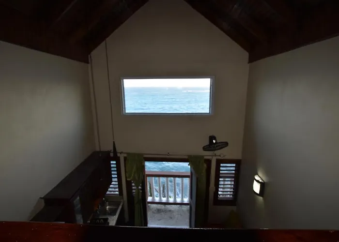 Shipwatcher W/mezzanine * Ocho Ríos